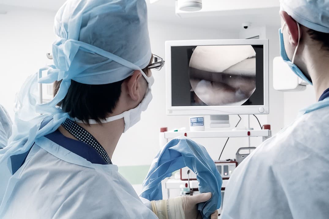 Arthroscopic cartilage procedure in an operating theatre